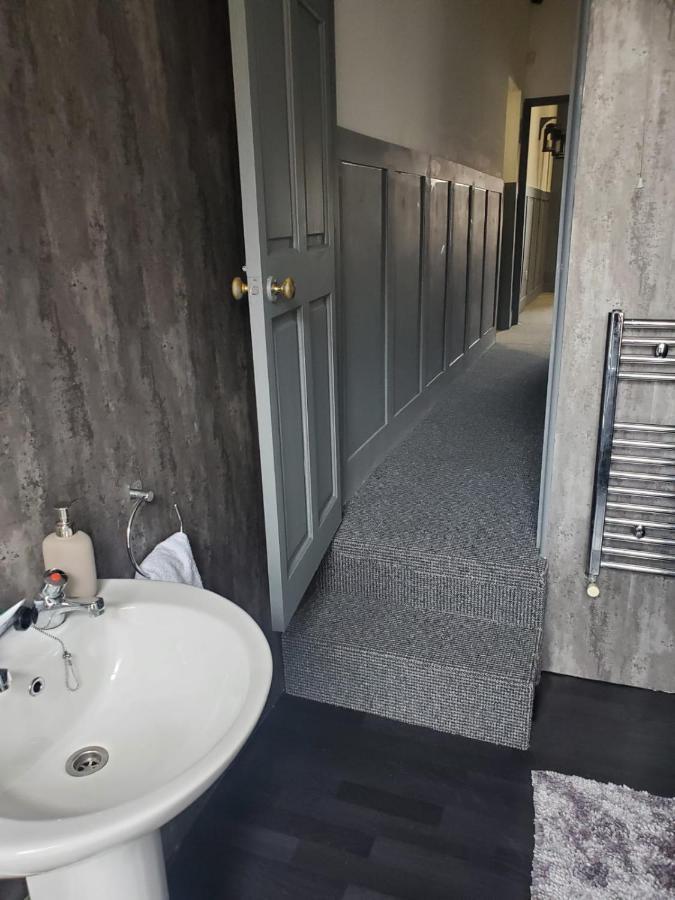 Blessington Road B&B & Lockinn Bar & Restaurant Liverpool Bagian luar foto