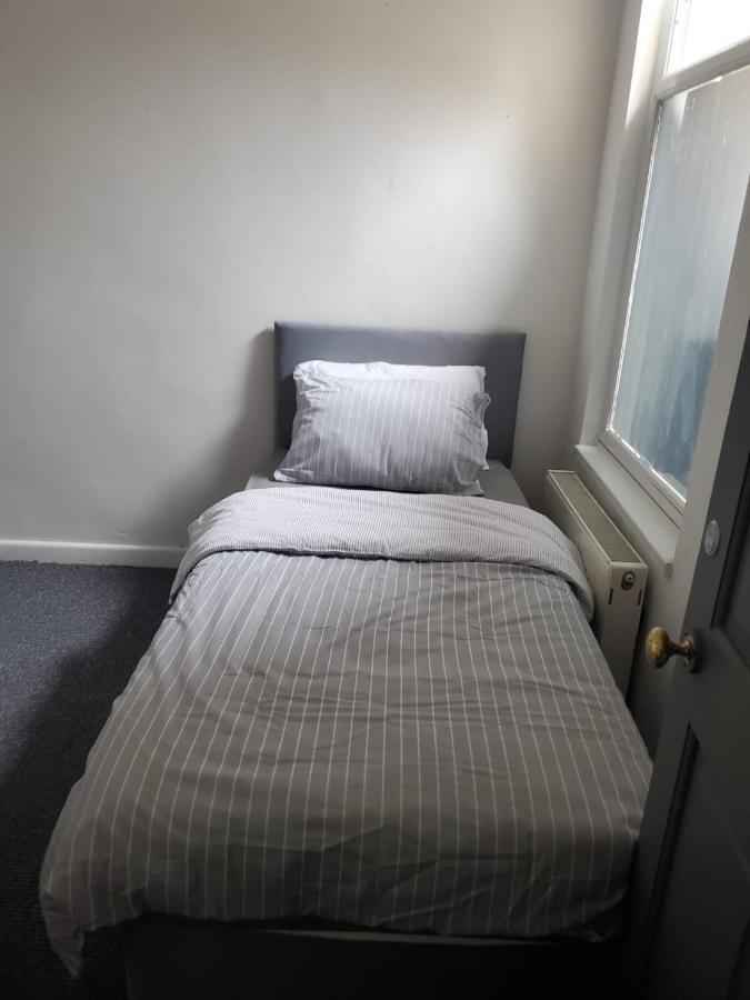 Blessington Road B&B & Lockinn Bar & Restaurant Liverpool Bagian luar foto