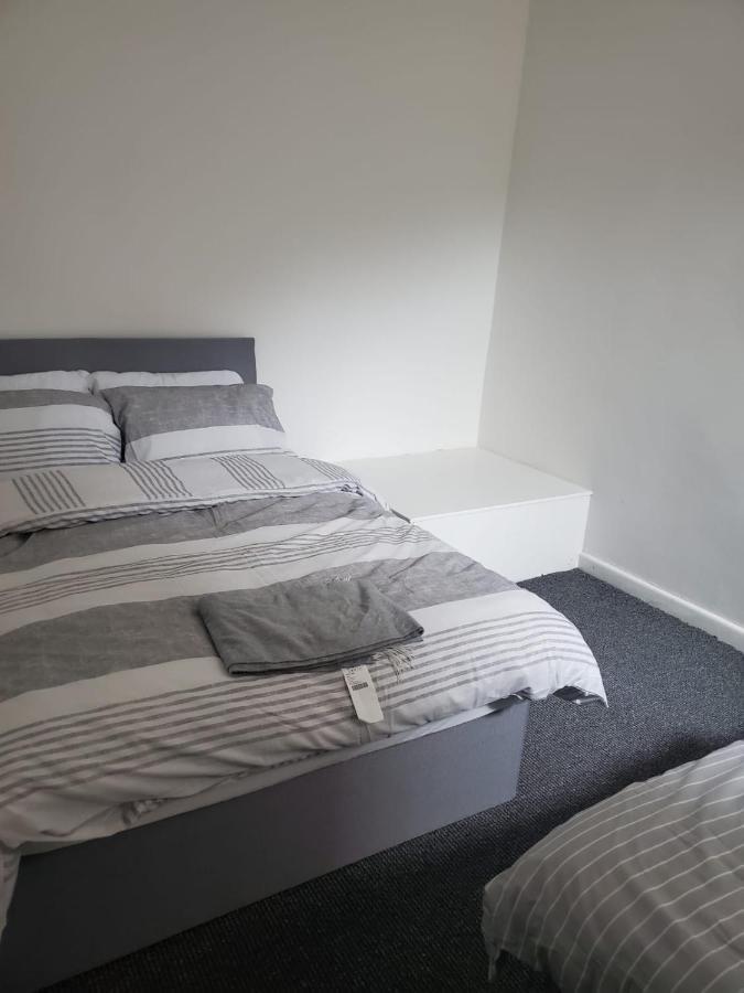 Blessington Road B&B & Lockinn Bar & Restaurant Liverpool Bagian luar foto